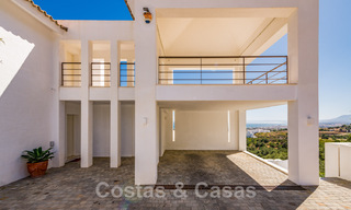Villa contemporaine de luxe à vendre, située en position élevée avec vue panoramique sur la mer, à Marbella Est 43840 