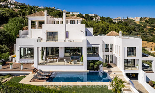 Villa contemporaine de luxe à vendre, située en position élevée avec vue panoramique sur la mer, à Marbella Est 43844 