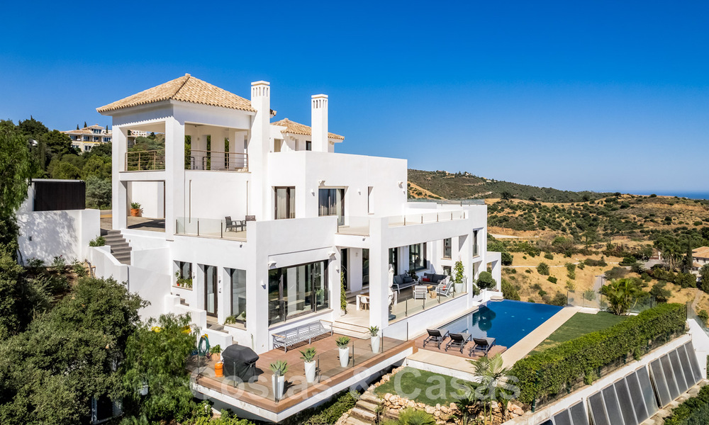 Villa contemporaine de luxe à vendre, située en position élevée avec vue panoramique sur la mer, à Marbella Est 43845