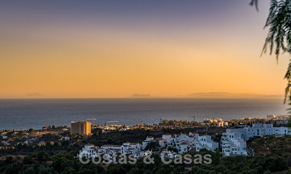 Villa contemporaine de luxe à vendre, située en position élevée avec vue panoramique sur la mer, à Marbella Est 43847