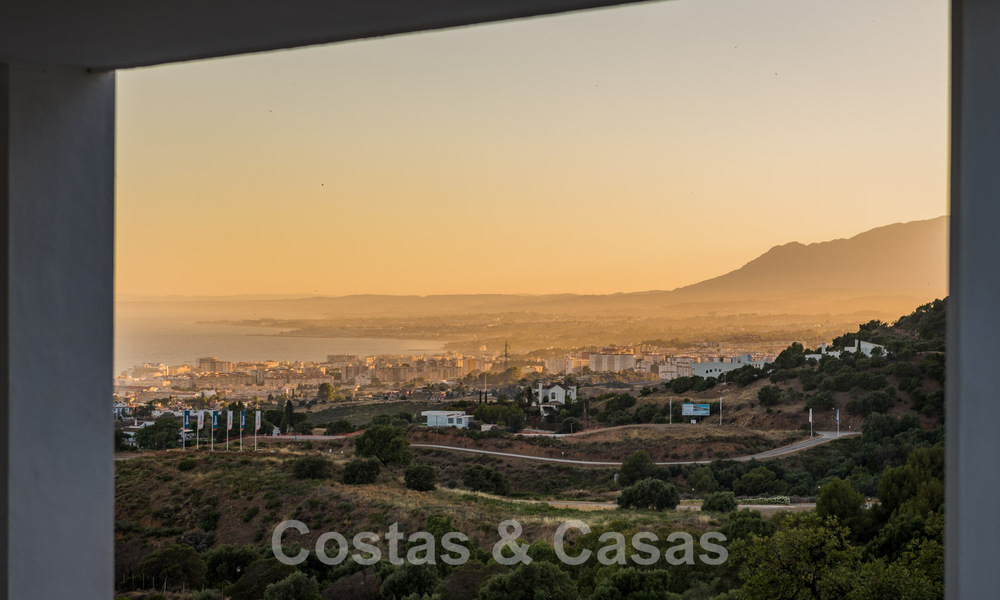 Villa contemporaine de luxe à vendre, située en position élevée avec vue panoramique sur la mer, à Marbella Est 43849
