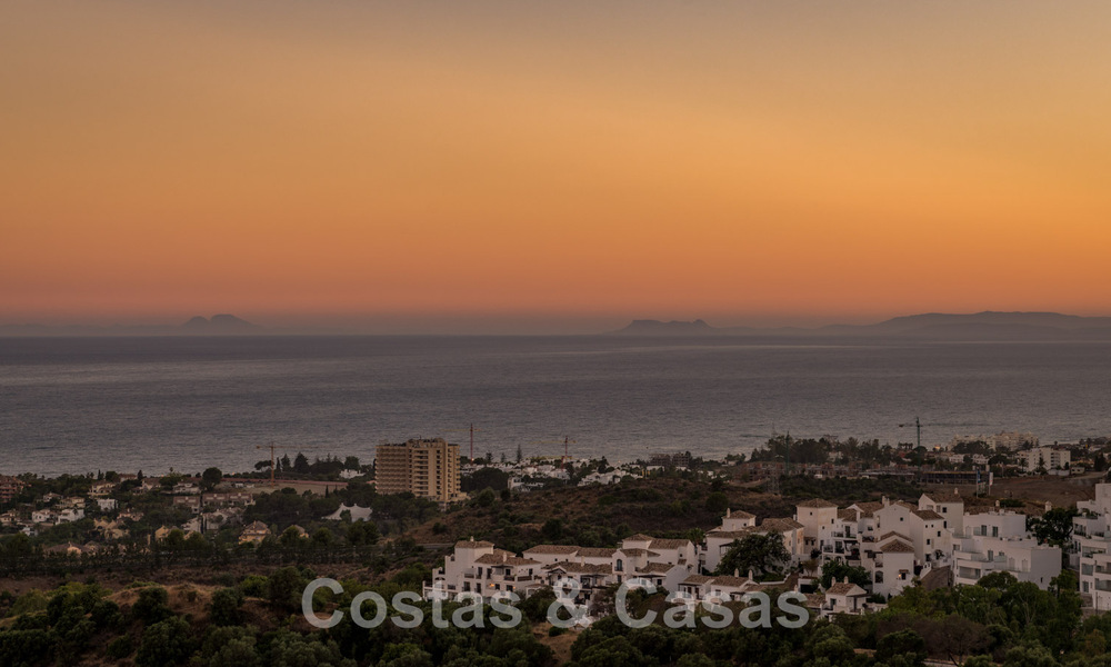 Villa contemporaine de luxe à vendre, située en position élevée avec vue panoramique sur la mer, à Marbella Est 43850