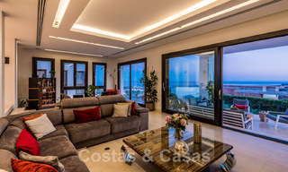 Villa contemporaine de luxe à vendre, située en position élevée avec vue panoramique sur la mer, à Marbella Est 43852 