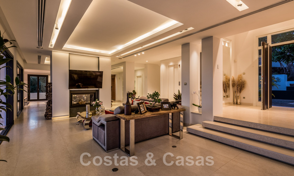 Villa contemporaine de luxe à vendre, située en position élevée avec vue panoramique sur la mer, à Marbella Est 43854