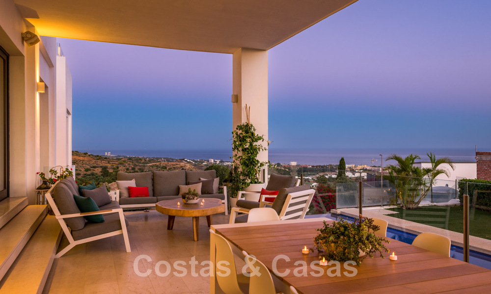 Villa contemporaine de luxe à vendre, située en position élevée avec vue panoramique sur la mer, à Marbella Est 43855
