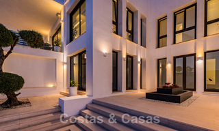 Villa contemporaine de luxe à vendre, située en position élevée avec vue panoramique sur la mer, à Marbella Est 43858 