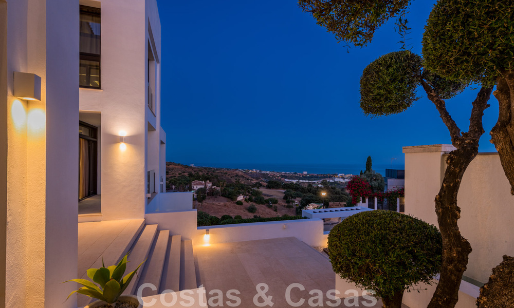 Villa contemporaine de luxe à vendre, située en position élevée avec vue panoramique sur la mer, à Marbella Est 43859