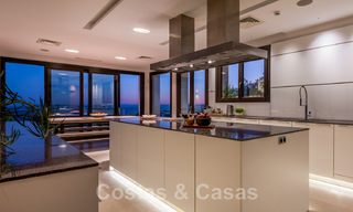 Villa contemporaine de luxe à vendre, située en position élevée avec vue panoramique sur la mer, à Marbella Est 43860 