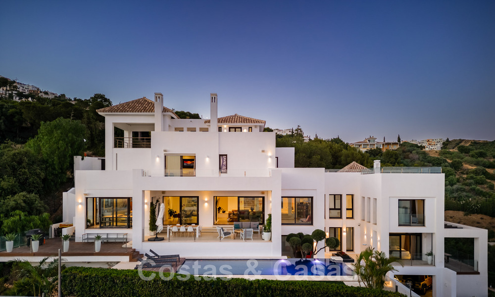 Villa contemporaine de luxe à vendre, située en position élevée avec vue panoramique sur la mer, à Marbella Est 43862