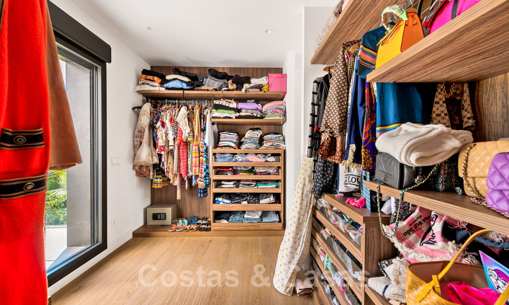 Villa moderne à vendre, située en première ligne du golf avec vue panoramique sur le vert, vaste terrain de golf de Marbella West 43878