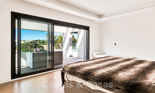 Villa moderne à vendre, située en première ligne du golf avec vue panoramique sur le vert, vaste terrain de golf de Marbella West 43882 