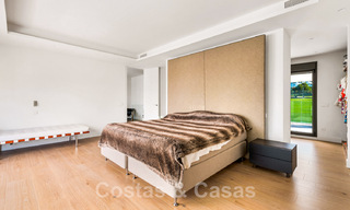 Villa moderne à vendre, située en première ligne du golf avec vue panoramique sur le vert, vaste terrain de golf de Marbella West 43883 