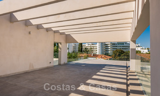 Villa moderne à vendre, située en première ligne du golf avec vue panoramique sur le vert, vaste terrain de golf de Marbella West 43884 