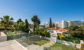 Villa moderne à vendre, située en première ligne du golf avec vue panoramique sur le vert, vaste terrain de golf de Marbella West 43885 