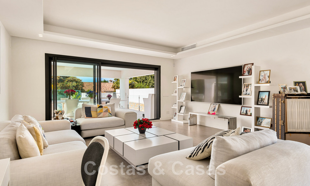 Villa moderne à vendre, située en première ligne du golf avec vue panoramique sur le vert, vaste terrain de golf de Marbella West 43892