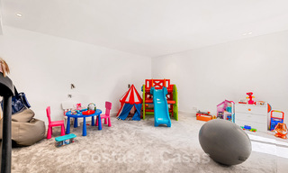 Villa moderne à vendre, située en première ligne du golf avec vue panoramique sur le vert, vaste terrain de golf de Marbella West 43894 