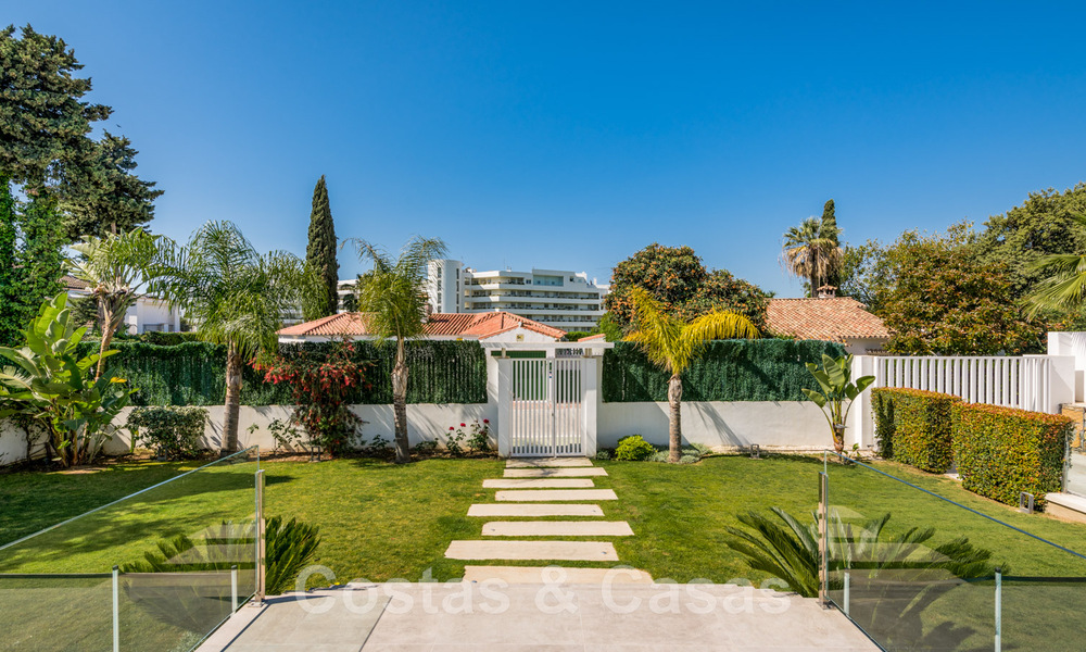 Villa moderne à vendre, située en première ligne du golf avec vue panoramique sur le vert, vaste terrain de golf de Marbella West 43898