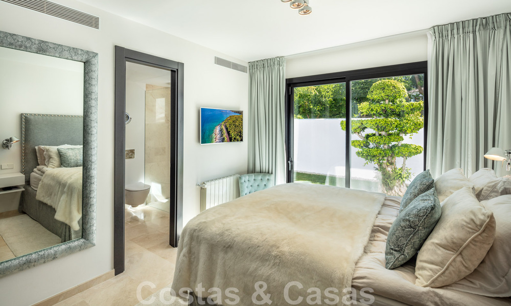 Vente d'une villa de luxe de style méditerranéen, dans un quartier sécurisé, à distance de marche de toutes les commodités de Nueva Andalucia, Marbella 43648