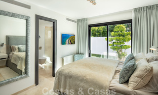 Vente d'une villa de luxe de style méditerranéen, dans un quartier sécurisé, à distance de marche de toutes les commodités de Nueva Andalucia, Marbella 43648 