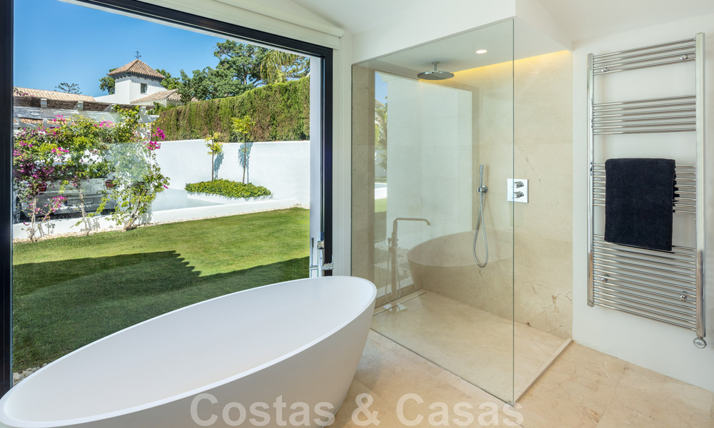 Vente d'une villa de luxe de style méditerranéen, dans un quartier sécurisé, à distance de marche de toutes les commodités de Nueva Andalucia, Marbella 43652