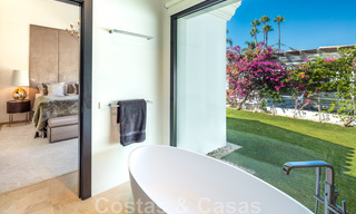 Vente d'une villa de luxe de style méditerranéen, dans un quartier sécurisé, à distance de marche de toutes les commodités de Nueva Andalucia, Marbella 43653 