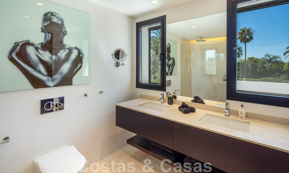 Vente d'une villa de luxe de style méditerranéen, dans un quartier sécurisé, à distance de marche de toutes les commodités de Nueva Andalucia, Marbella 43656
