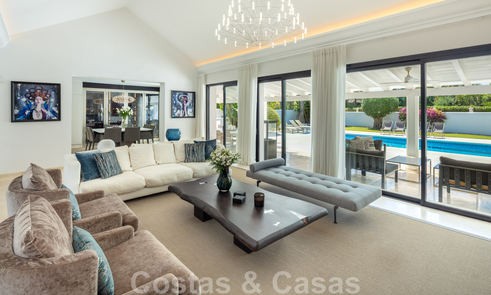 Vente d'une villa de luxe de style méditerranéen, dans un quartier sécurisé, à distance de marche de toutes les commodités de Nueva Andalucia, Marbella 43658