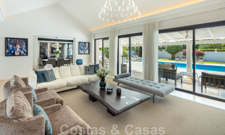 Vente d'une villa de luxe de style méditerranéen, dans un quartier sécurisé, à distance de marche de toutes les commodités de Nueva Andalucia, Marbella 43658 