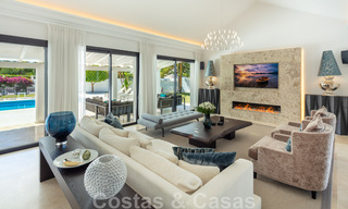 Vente d'une villa de luxe de style méditerranéen, dans un quartier sécurisé, à distance de marche de toutes les commodités de Nueva Andalucia, Marbella 43659 