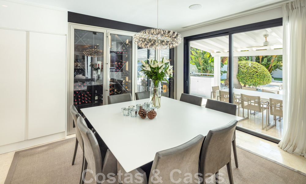 Vente d'une villa de luxe de style méditerranéen, dans un quartier sécurisé, à distance de marche de toutes les commodités de Nueva Andalucia, Marbella 43662
