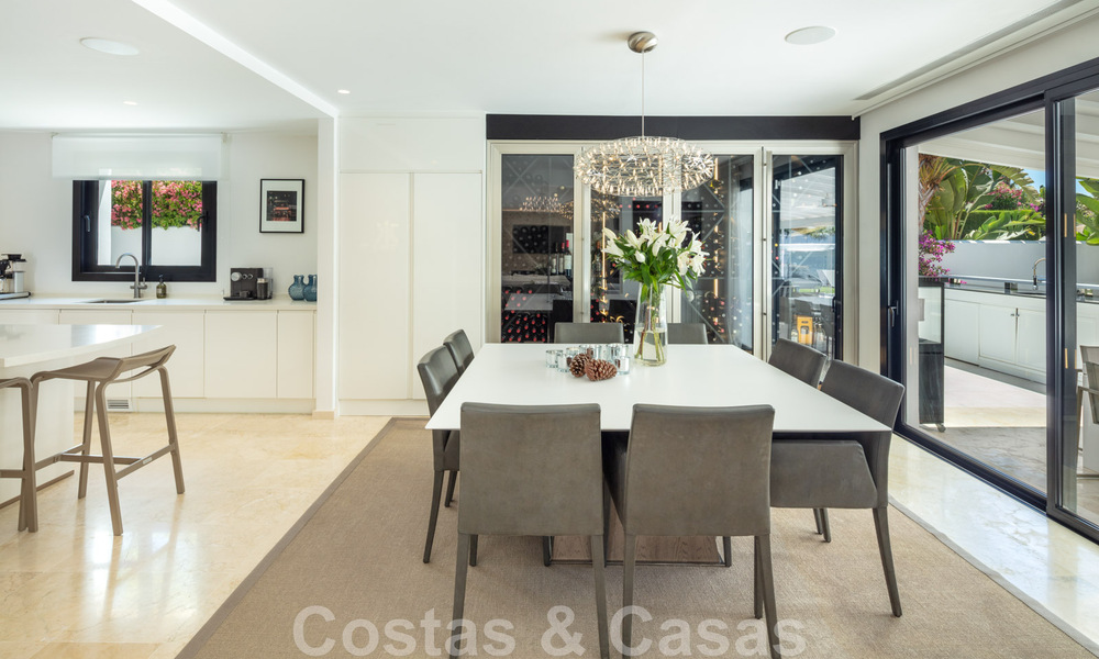 Vente d'une villa de luxe de style méditerranéen, dans un quartier sécurisé, à distance de marche de toutes les commodités de Nueva Andalucia, Marbella 43663