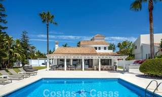 Vente d'une villa de luxe de style méditerranéen, dans un quartier sécurisé, à distance de marche de toutes les commodités de Nueva Andalucia, Marbella 43667 