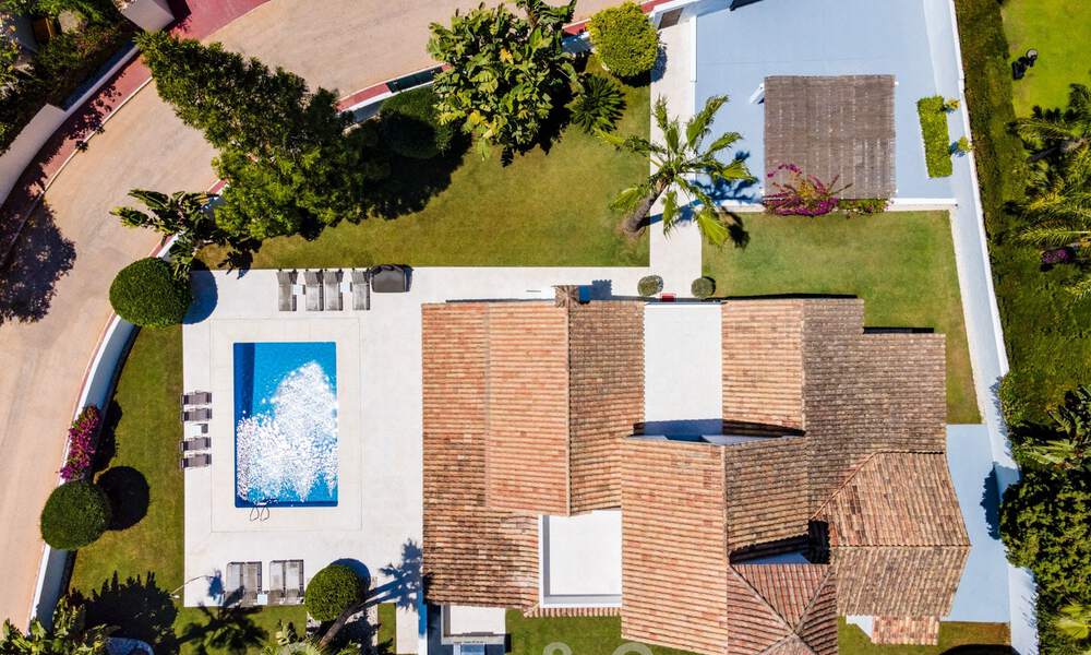 Vente d'une villa de luxe de style méditerranéen, dans un quartier sécurisé, à distance de marche de toutes les commodités de Nueva Andalucia, Marbella 43668