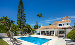 Vente d'une villa de luxe de style méditerranéen, dans un quartier sécurisé, à distance de marche de toutes les commodités de Nueva Andalucia, Marbella 43669 