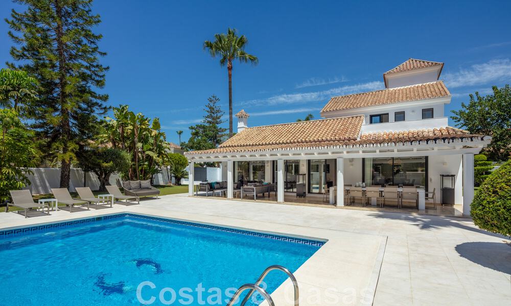 Vente d'une villa de luxe de style méditerranéen, dans un quartier sécurisé, à distance de marche de toutes les commodités de Nueva Andalucia, Marbella 43671