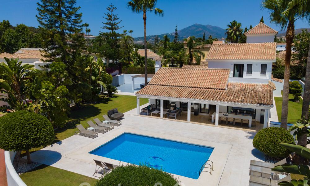 Vente d'une villa de luxe de style méditerranéen, dans un quartier sécurisé, à distance de marche de toutes les commodités de Nueva Andalucia, Marbella 43674