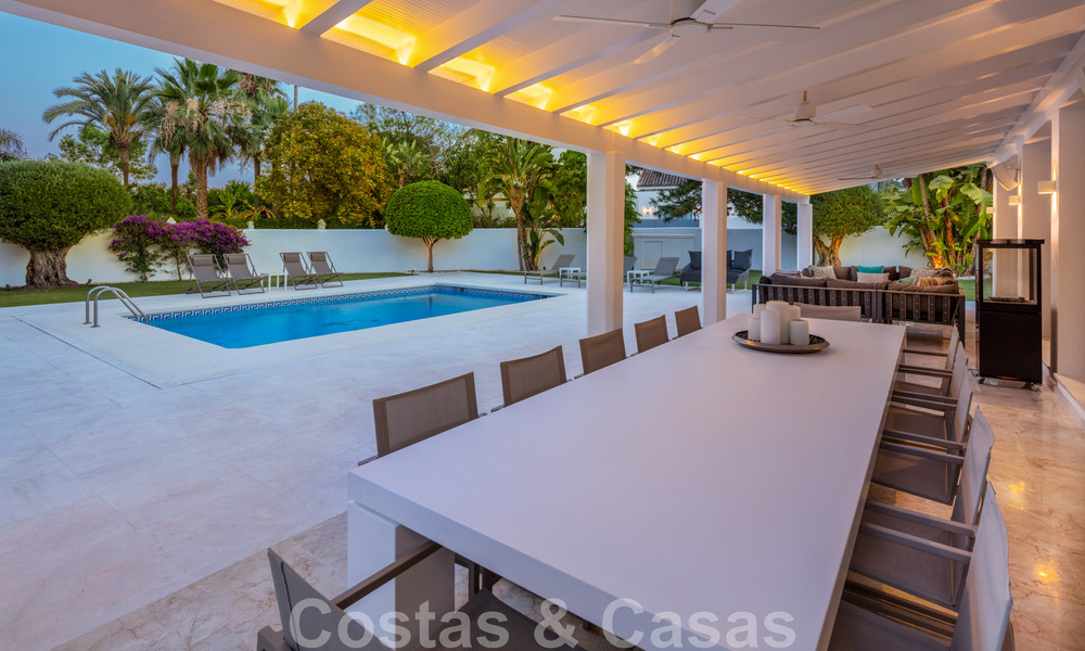 Vente d'une villa de luxe de style méditerranéen, dans un quartier sécurisé, à distance de marche de toutes les commodités de Nueva Andalucia, Marbella 43676