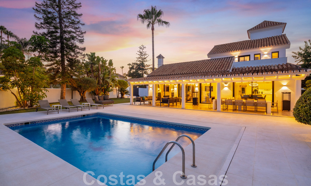 Vente d'une villa de luxe de style méditerranéen, dans un quartier sécurisé, à distance de marche de toutes les commodités de Nueva Andalucia, Marbella 43678