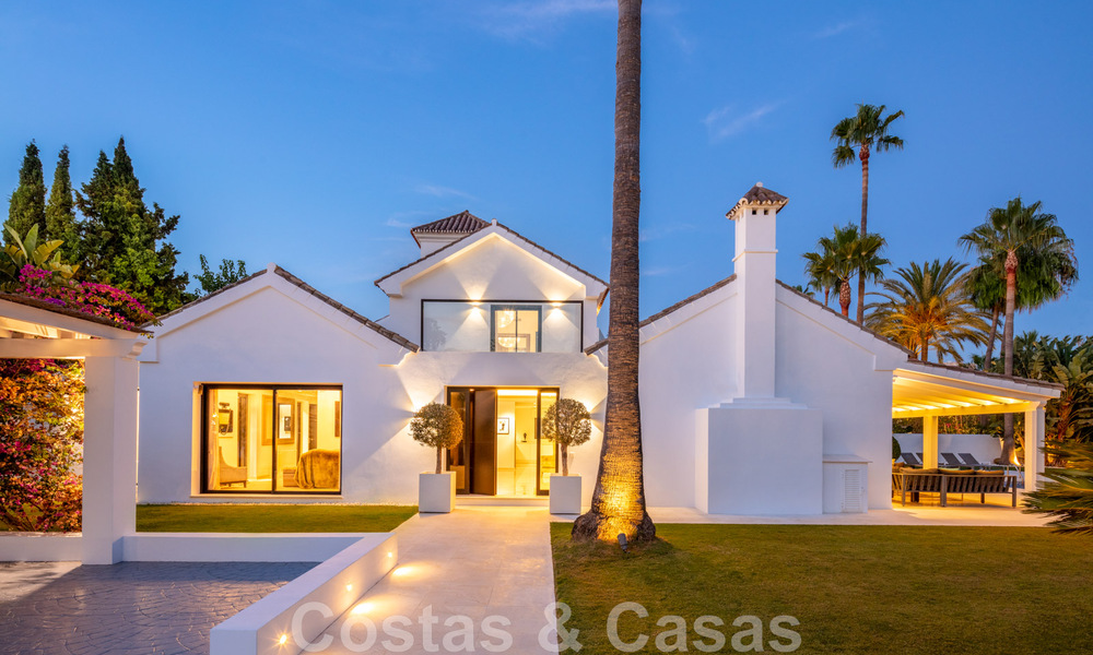 Vente d'une villa de luxe de style méditerranéen, dans un quartier sécurisé, à distance de marche de toutes les commodités de Nueva Andalucia, Marbella 43680