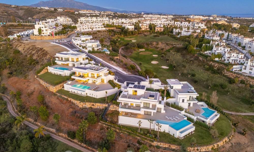 Spectaculaires villas de luxe à vendre, d'architecture contemporaine, situées dans un complexe de golf sur le nouveau Golden Mile entre Marbella et Estepona 63164
