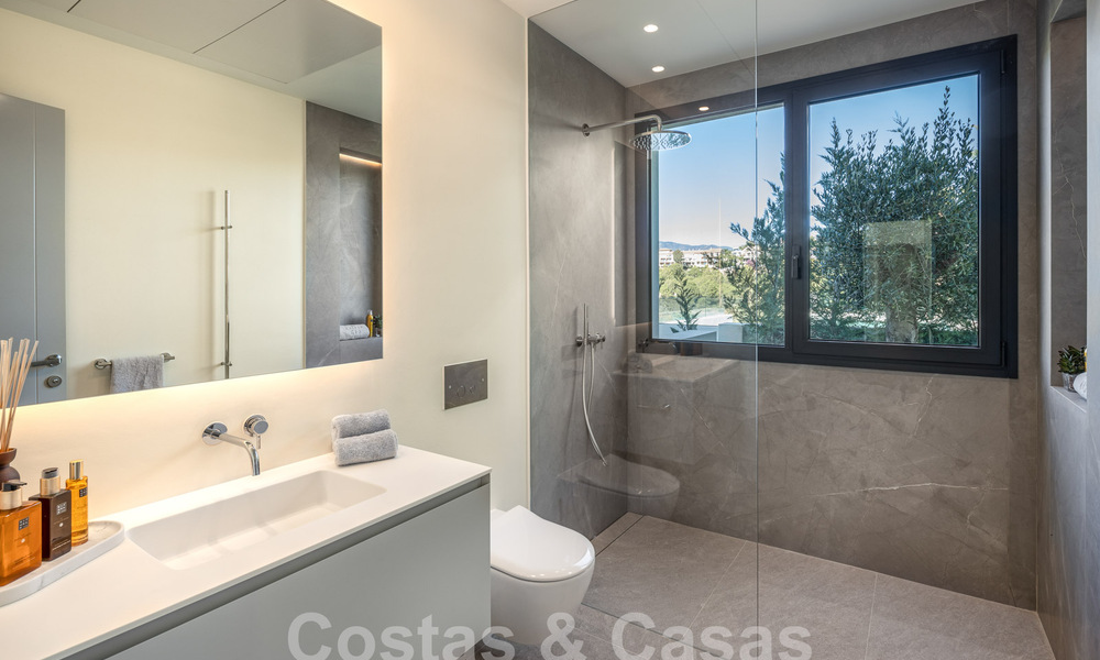 Spectaculaires villas de luxe à vendre, d'architecture contemporaine, situées dans un complexe de golf sur le nouveau Golden Mile entre Marbella et Estepona 63178