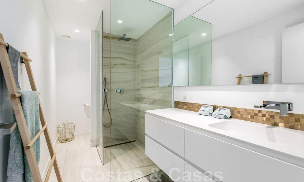 Villa moderne prête à emménager, à vendre à distance de marche de la plage et du centre de San Pedro, Marbella 44124