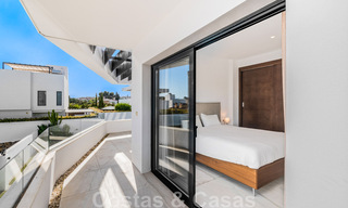 Villa moderne prête à emménager, à vendre à distance de marche de la plage et du centre de San Pedro, Marbella 44126 