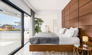 Villa moderne prête à emménager, à vendre à distance de marche de la plage et du centre de San Pedro, Marbella 44129 