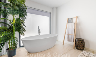 Villa moderne prête à emménager, à vendre à distance de marche de la plage et du centre de San Pedro, Marbella 44131 