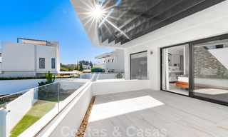 Villa moderne prête à emménager, à vendre à distance de marche de la plage et du centre de San Pedro, Marbella 44132 