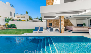 Villa moderne prête à emménager, à vendre à distance de marche de la plage et du centre de San Pedro, Marbella 44133 