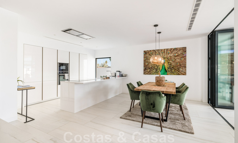 Villa moderne prête à emménager, à vendre à distance de marche de la plage et du centre de San Pedro, Marbella 44137