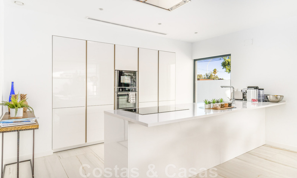 Villa moderne prête à emménager, à vendre à distance de marche de la plage et du centre de San Pedro, Marbella 44138