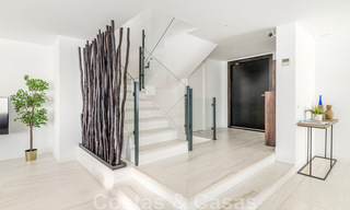Villa moderne prête à emménager, à vendre à distance de marche de la plage et du centre de San Pedro, Marbella 44139 